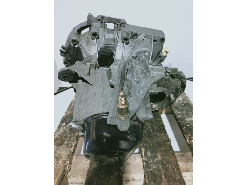 Recambio de caja cambios para renault clio i fase i+ii (b/c57) 1.9 d rn referencia OEM IAM JB1153 S024668 