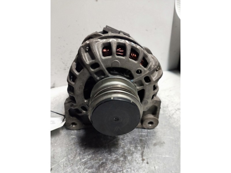 Recambio de alternador para dacia sandero podium referencia OEM IAM 231008386R  