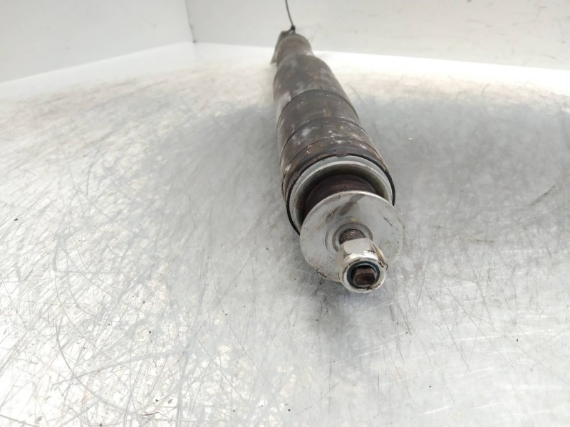 Recambio de amortiguador trasero para ssangyong rexton 2.7 turbodiesel cat referencia OEM IAM   