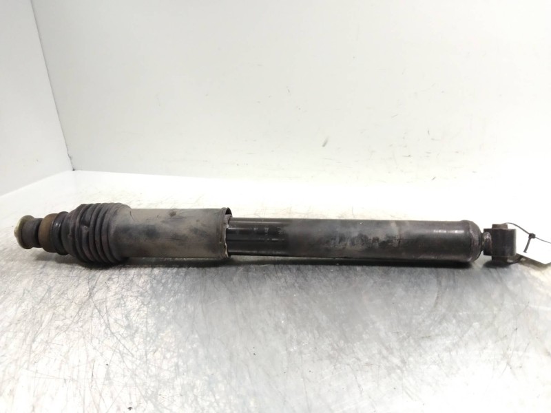 Recambio de amortiguador trasero para ssangyong rodius 2.7 turbodiesel cat referencia OEM IAM   