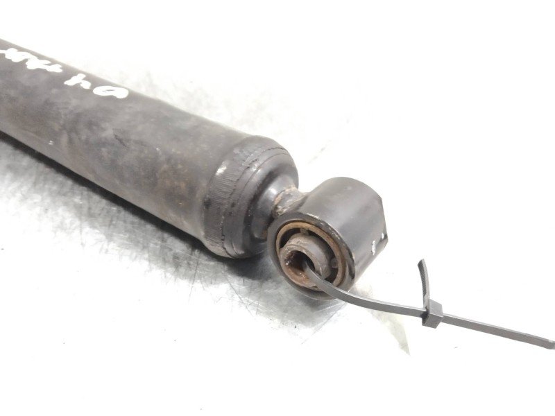 Recambio de amortiguador trasero para ssangyong rodius 2.7 turbodiesel cat referencia OEM IAM   