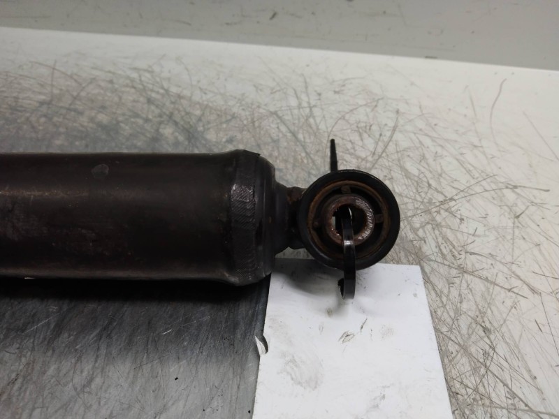 Recambio de amortiguador trasero para ssangyong rodius 2.7 turbodiesel cat referencia OEM IAM   
