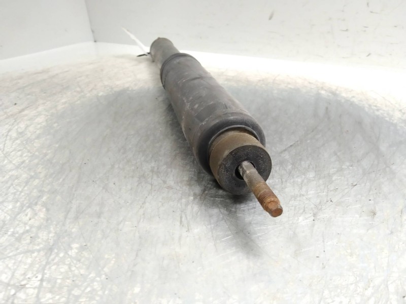 Recambio de amortiguador trasero para ssangyong rexton rx 270 plus / 270 xdi plus referencia OEM IAM   