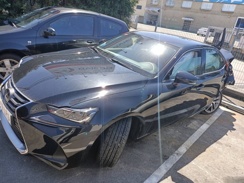 lexus is del año 2021