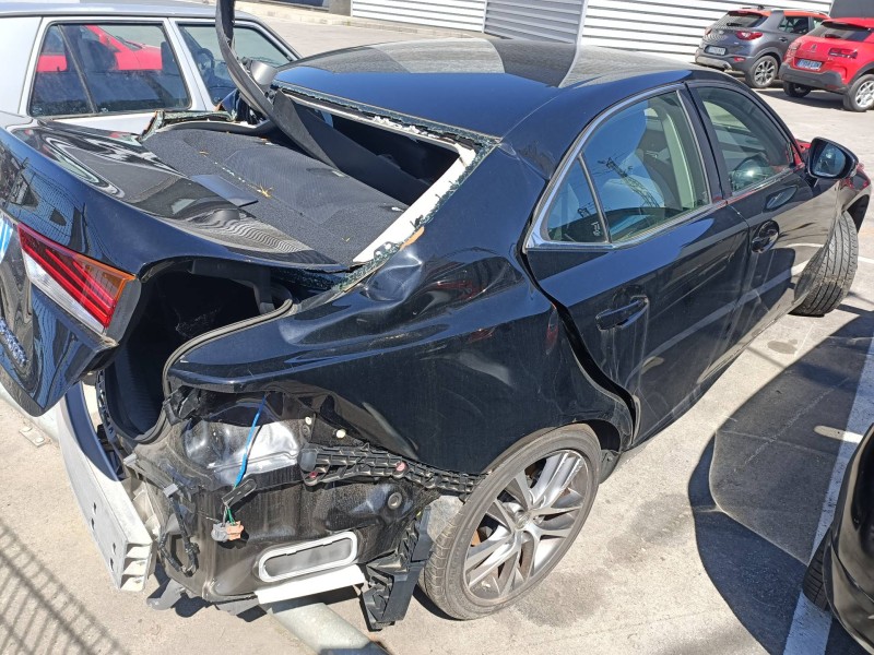 lexus is del año 2021