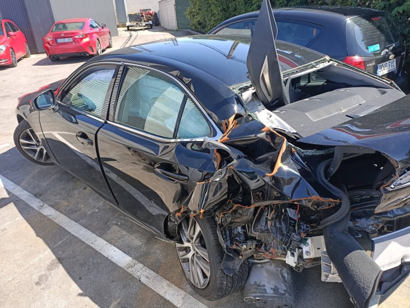 lexus is del año 2021