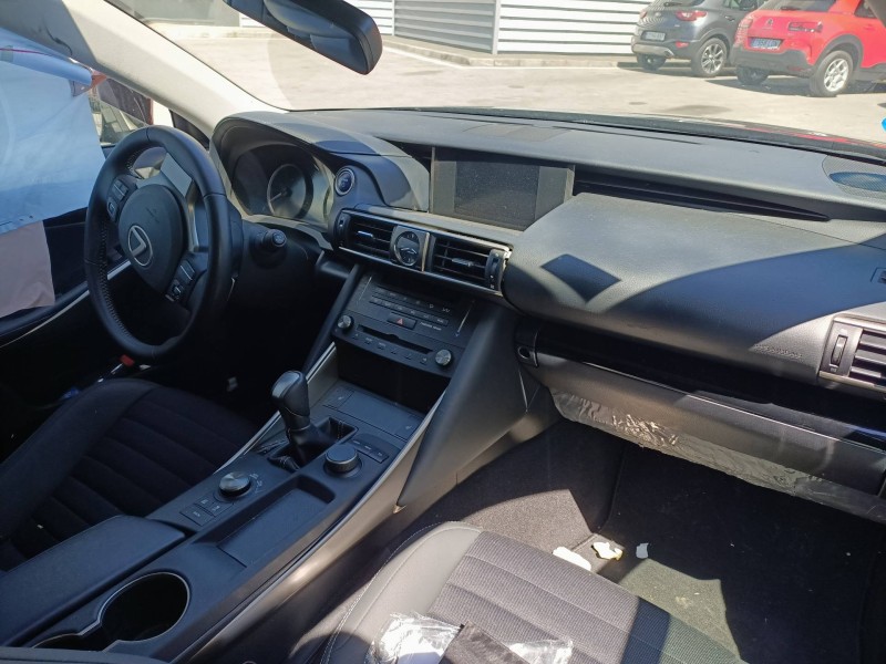 lexus is del año 2021