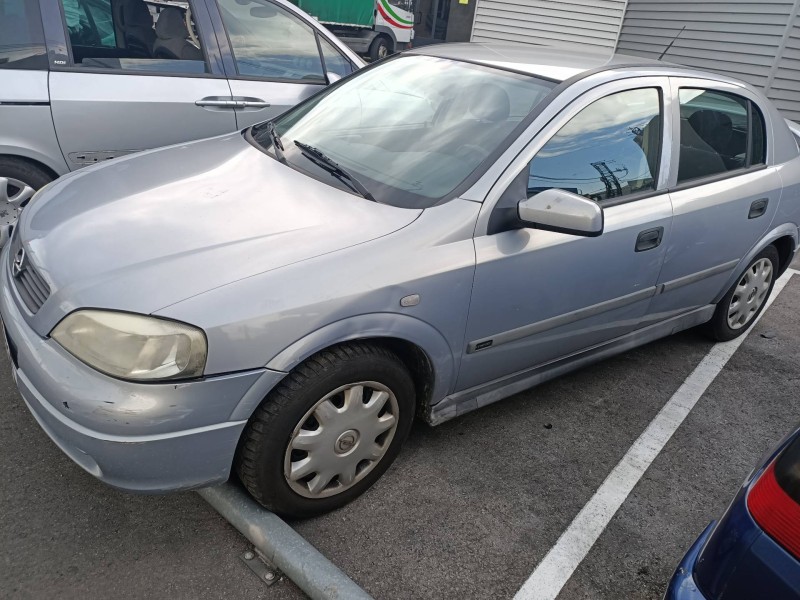 opel astra g berlina del año 2000