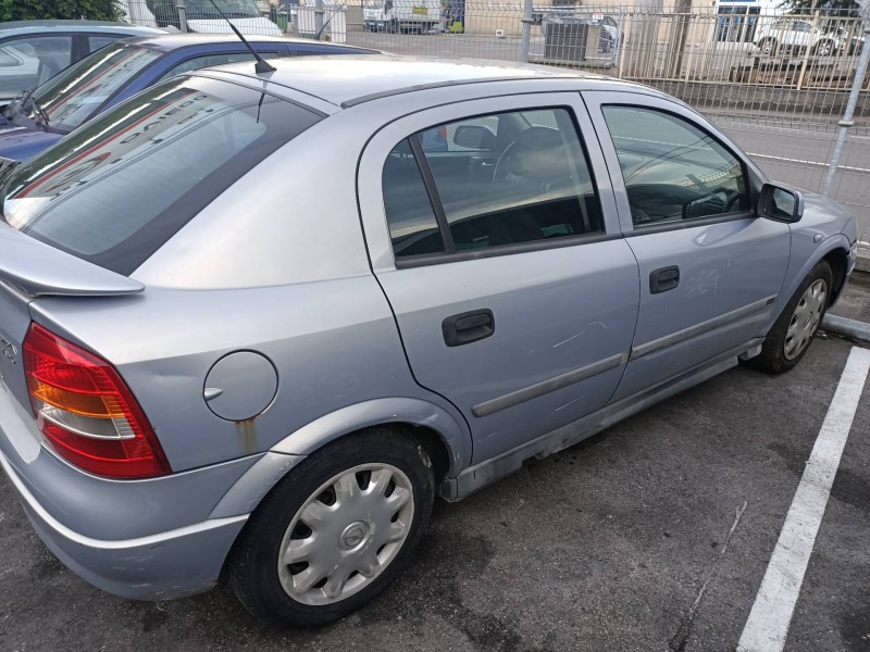 opel astra g berlina del año 2000