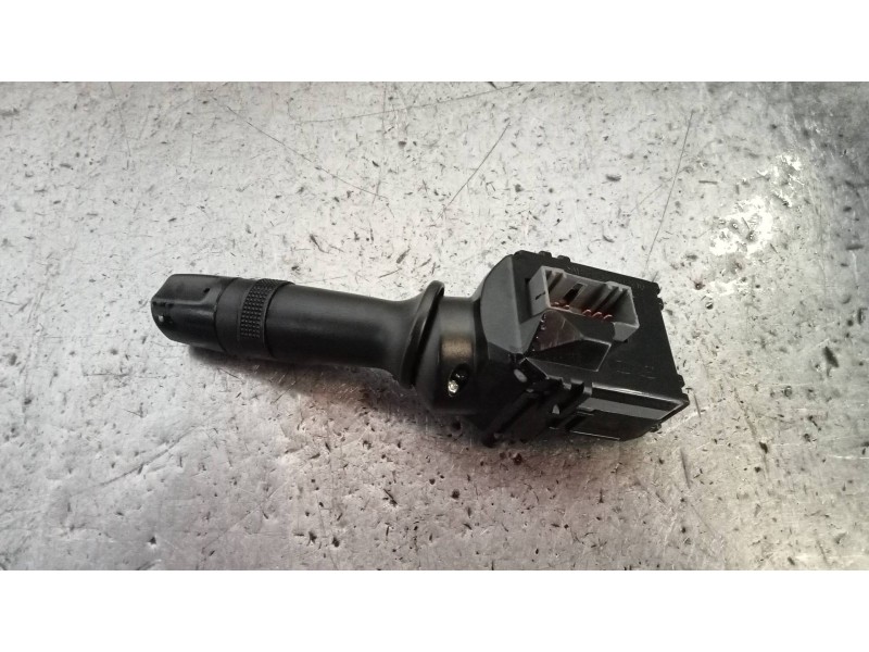 Recambio de mando limpia para kia rio uefa euro 2016 referencia OEM IAM 202008910  