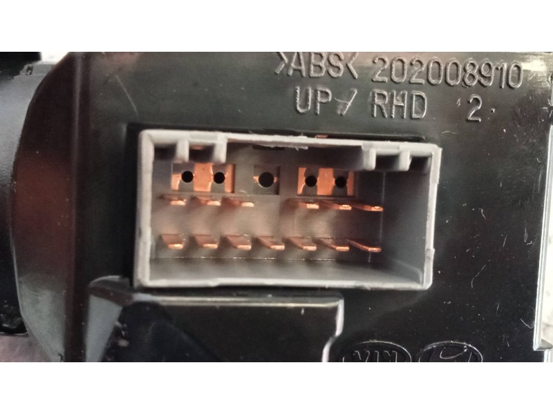 Recambio de mando limpia para kia rio uefa euro 2016 referencia OEM IAM 202008910  