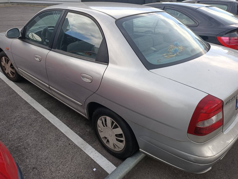 daewoo nubira berlina del año 2002