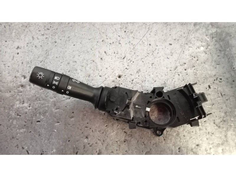 Recambio de mando luces para kia rio uefa euro 2016 referencia OEM IAM 299138875  