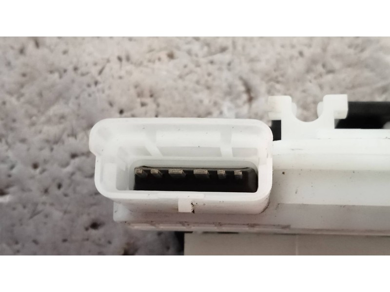 Recambio de motor cierre centralizado delantero izquierdo para kia rio uefa euro 2016 referencia OEM IAM   