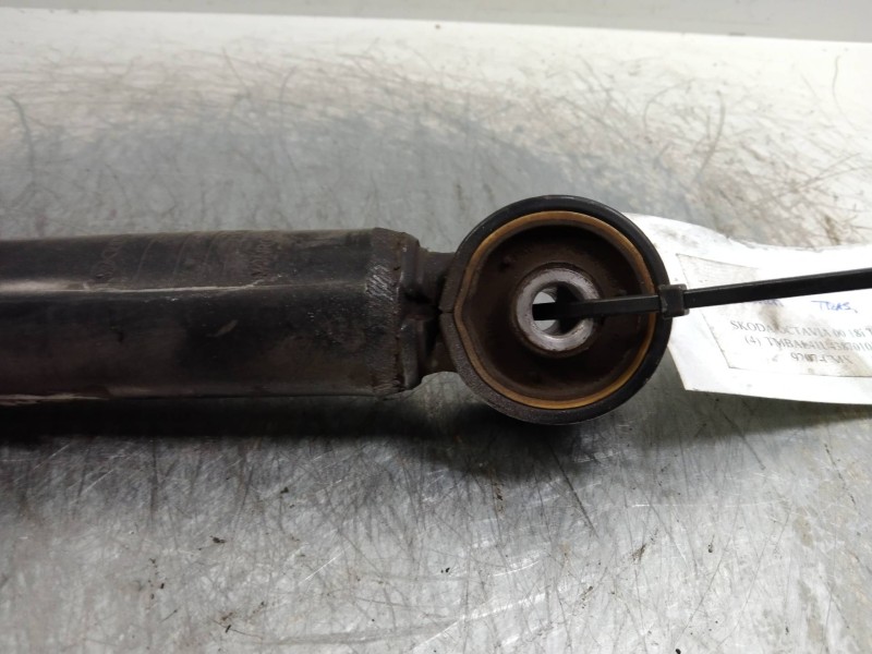 Recambio de amortiguador trasero para skoda octavia berlina (1u2) 1.8 20v turbo referencia OEM IAM   