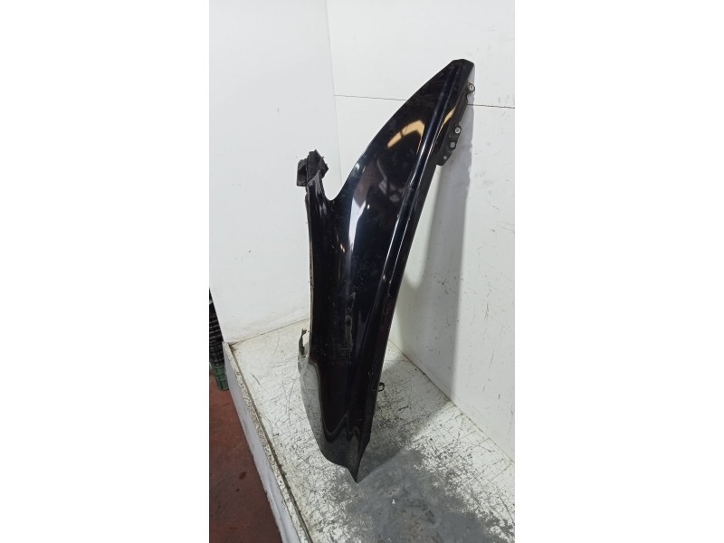 Recambio de aleta delantera izquierda para volvo c30 d5 kinetic referencia OEM IAM   