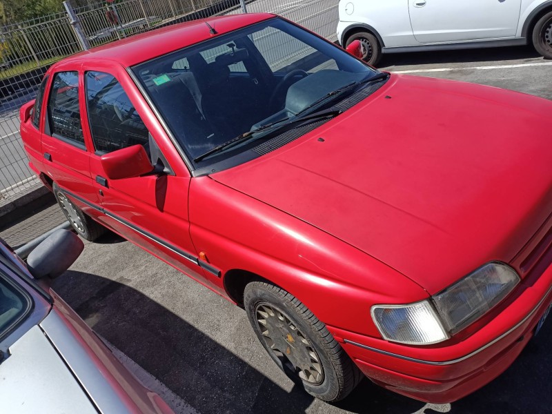 ford escort berlina/turnier del año 1992