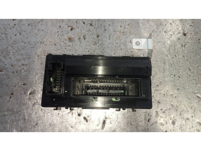 Recambio de caja reles / fusibles para kia rio uefa euro 2016 referencia OEM IAM 919521W330  
