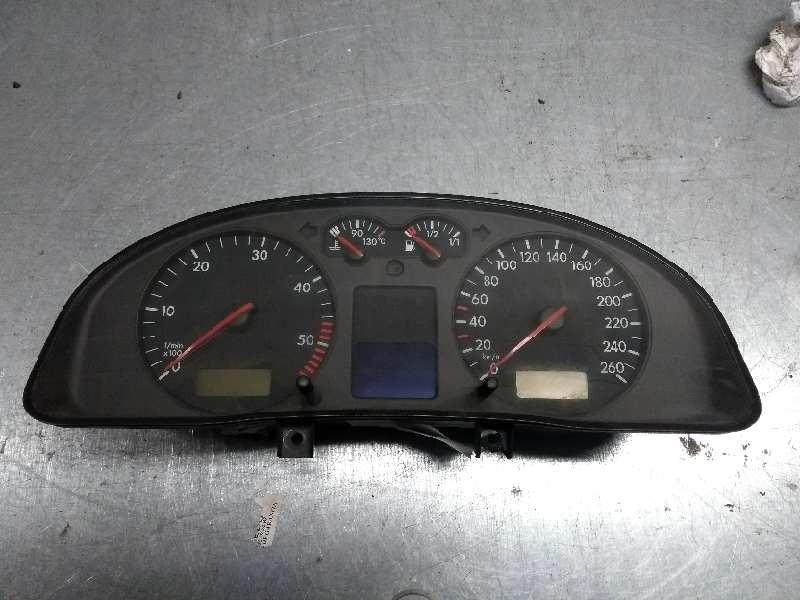 Recambio de cuadro instrumentos para volkswagen passat variant (3b5) 1.9 tdi referencia OEM IAM 3B0920822A  