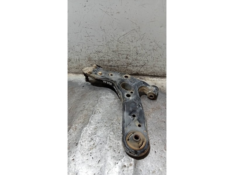 Recambio de brazo suspension inferior delantero derecho para toyota auris básico referencia OEM IAM   