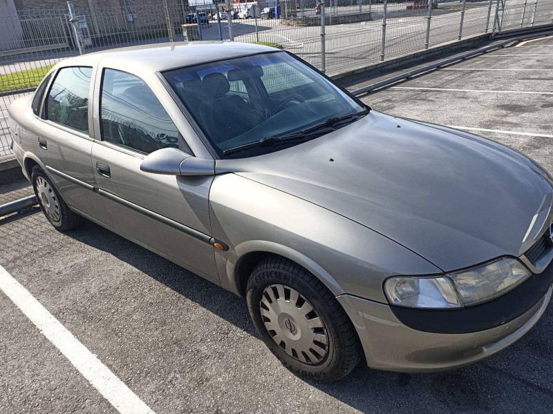 opel vectra b berlina del año 1995