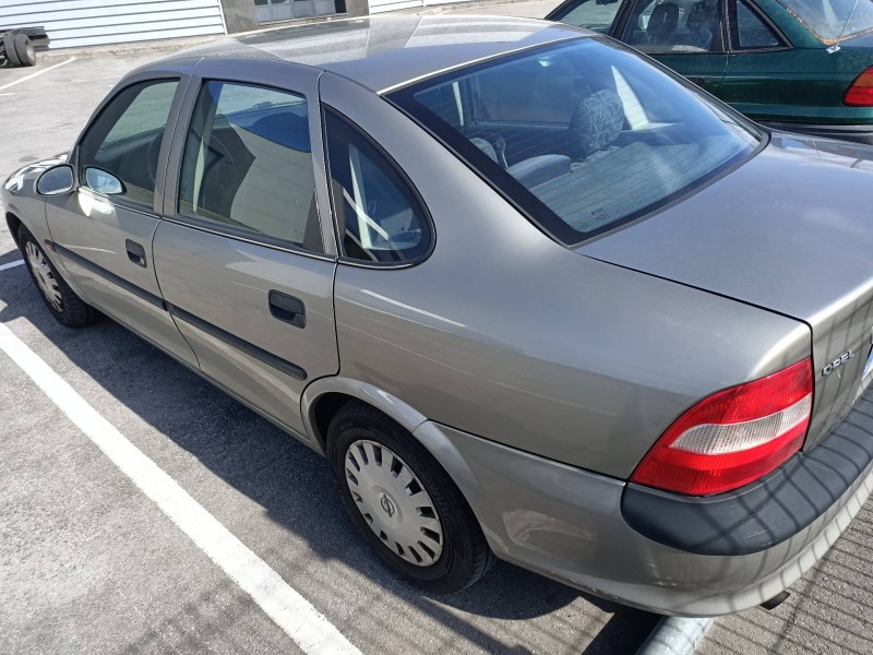 opel vectra b berlina del año 1995