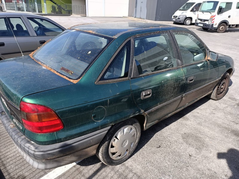 opel astra f berlina del año 1996