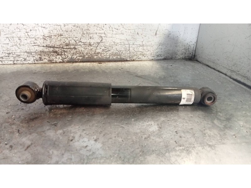 Recambio de amortiguador trasero derecho para kia rio uefa euro 2016 referencia OEM IAM 553001W001  