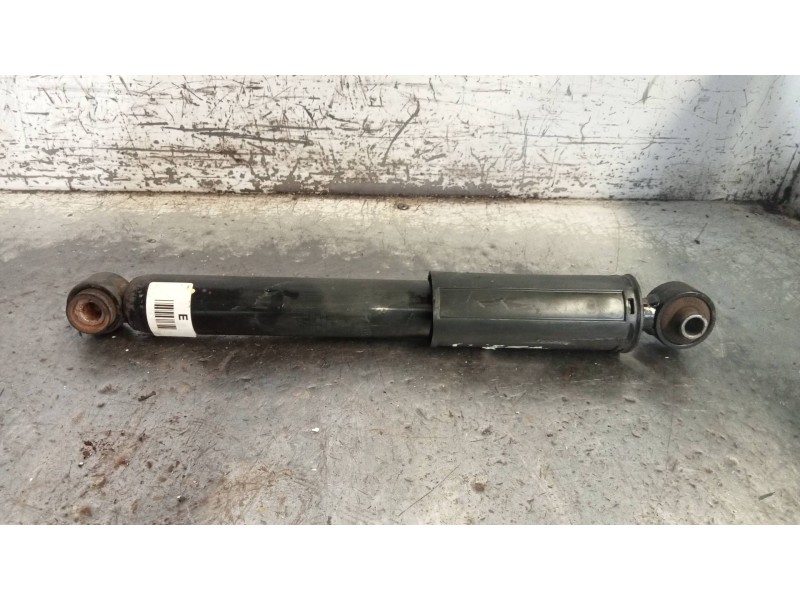 Recambio de amortiguador trasero izquierdo para kia rio uefa euro 2016 referencia OEM IAM 553001W001  