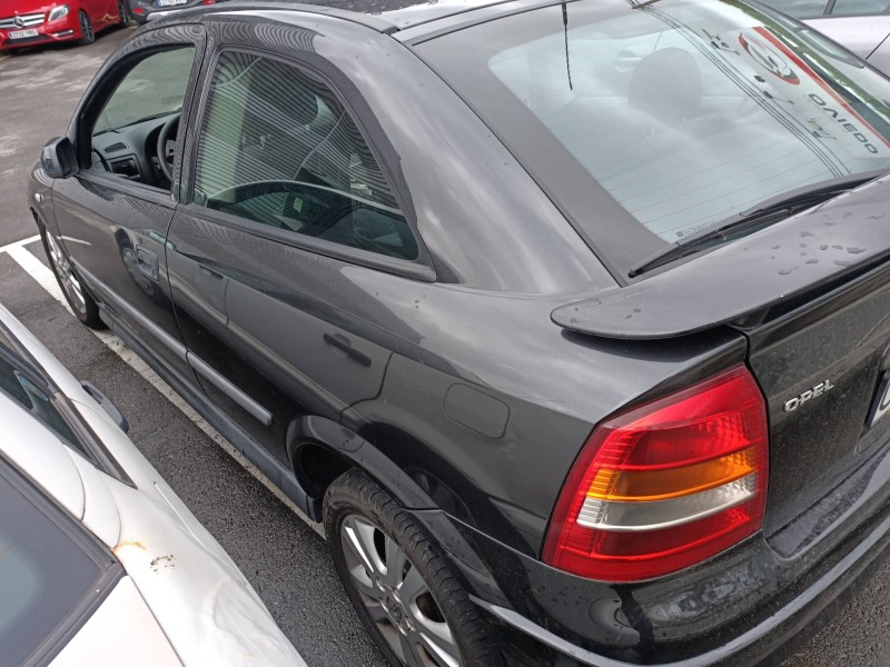 opel astra g berlina del año 2000