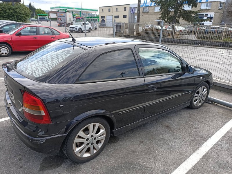 opel astra g berlina del año 2002