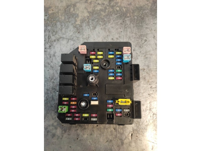 Recambio de caja reles / fusibles para opel antara 2.2 cdti cat (a 22 dm / lqn) referencia OEM IAM 95202005  