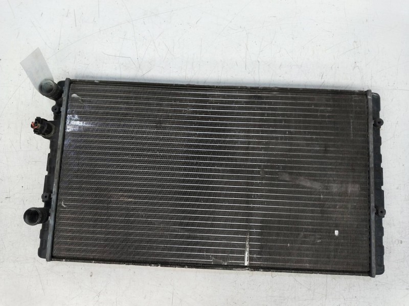 Recambio de radiador agua para volkswagen polo berlina (6n2) 1.4 16v referencia OEM IAM W06N0121201C 850984P 