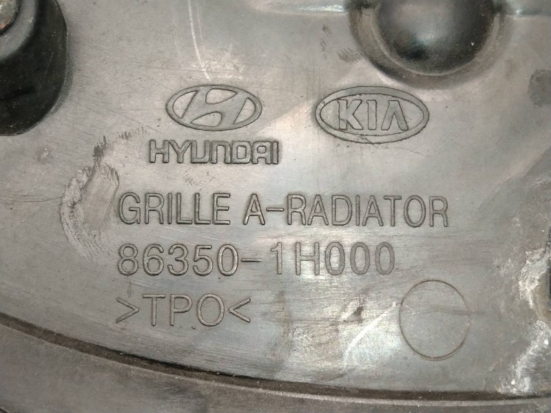 Recambio de rejilla delantera para kia cee´d emotion referencia OEM IAM 863501H000  