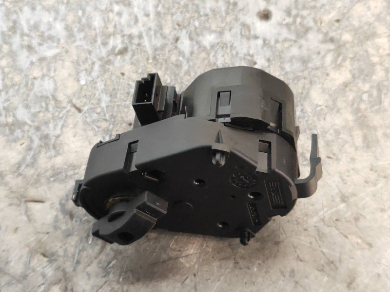 Recambio de motor apertura trampillas climatizador para bmw serie 6 coupe (e63) 4.4 v8 32v cat referencia OEM IAM 69303039  