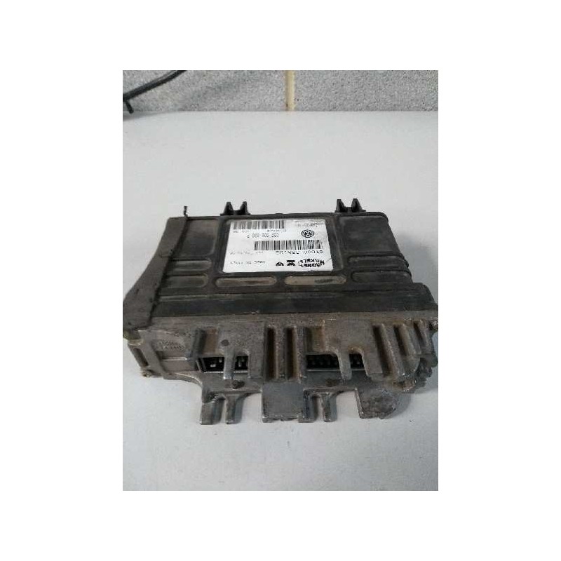 Recambio de centralita motor uce para volkswagen polo berlina (6n1) 1.6 referencia OEM IAM IAW1AVV0 032906030P 6160035502