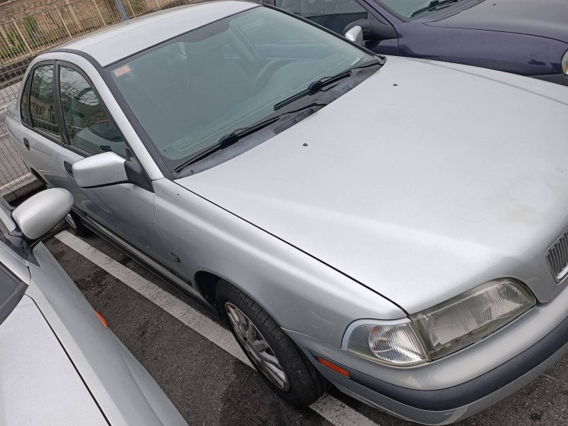 volvo s40 berlina del año 2000