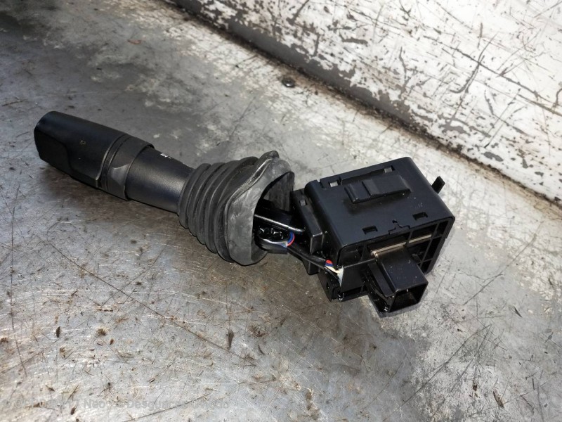 Recambio de mando limpia para chevrolet captiva 2.0 vcdi lt referencia OEM IAM 202005410  