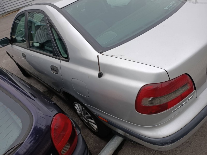 volvo s40 berlina del año 2000