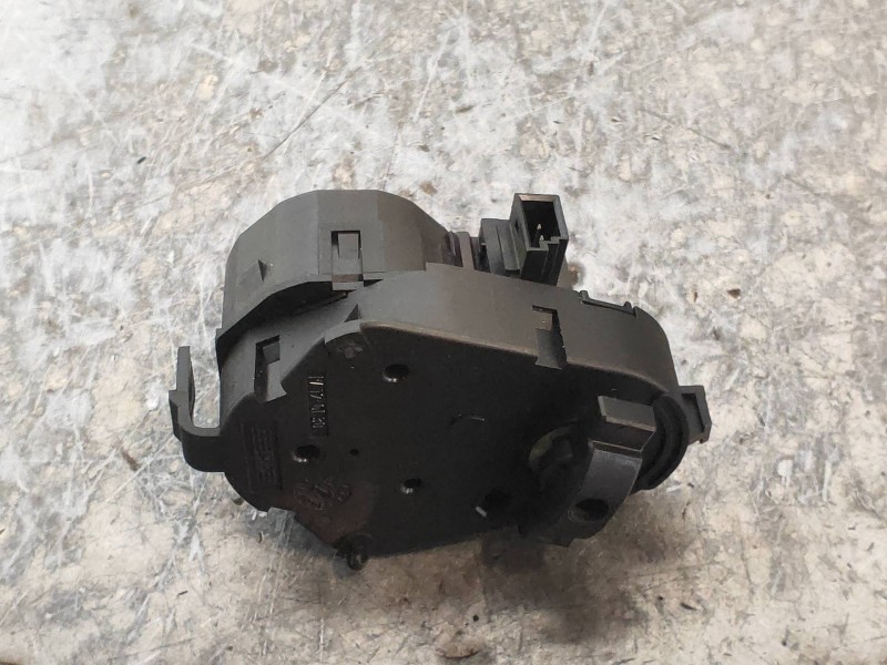 Recambio de motor apertura trampillas climatizador para bmw serie 6 coupe (e63) 4.4 v8 32v cat referencia OEM IAM 69303039  