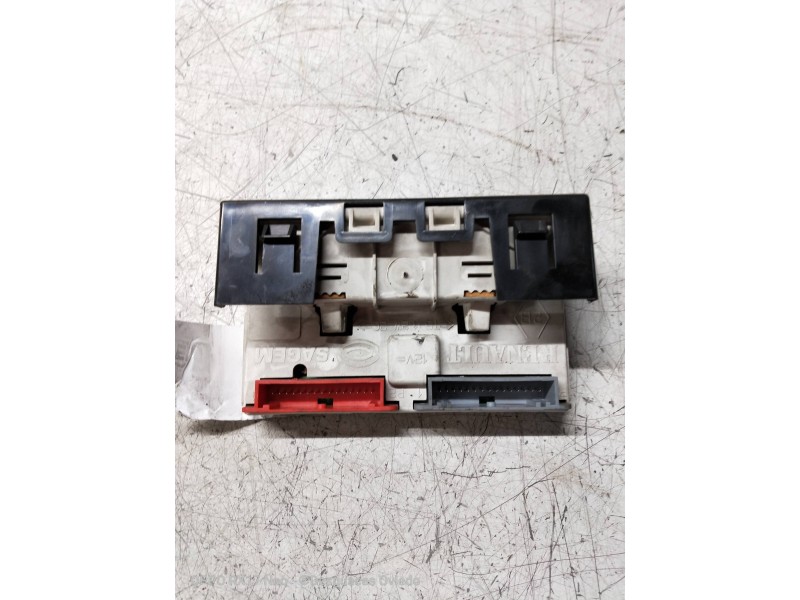 Recambio de pantalla multifuncion para renault laguna (b56) 1.9 dti rt referencia OEM IAM P7700428029A 216487557 