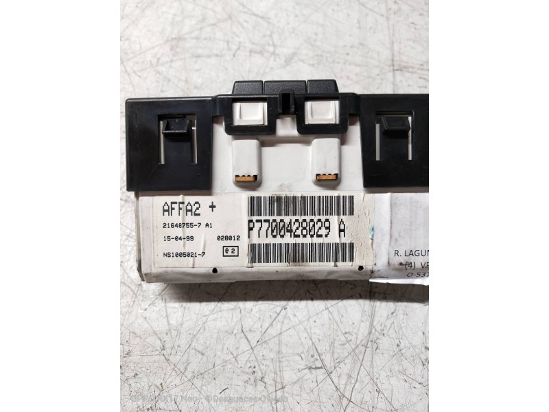 Recambio de pantalla multifuncion para renault laguna (b56) 1.9 dti rt referencia OEM IAM P7700428029A 216487557 