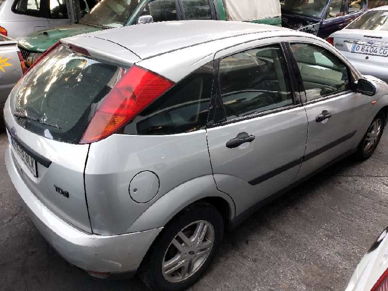 ford focus berlina (cak) del año 2001