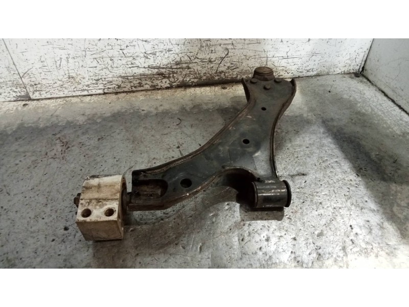 Recambio de brazo suspension inferior delantero derecho para chevrolet captiva 2.0 vcdi lt referencia OEM IAM   