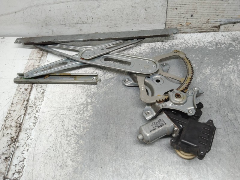 Recambio de elevalunas delantero izquierdo para toyota yaris (ksp9/scp9/nlp9) básico referencia OEM IAM 857020F010 983712100 5P