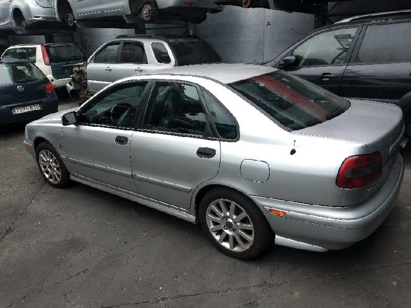 volvo s40 berlina del año 2000