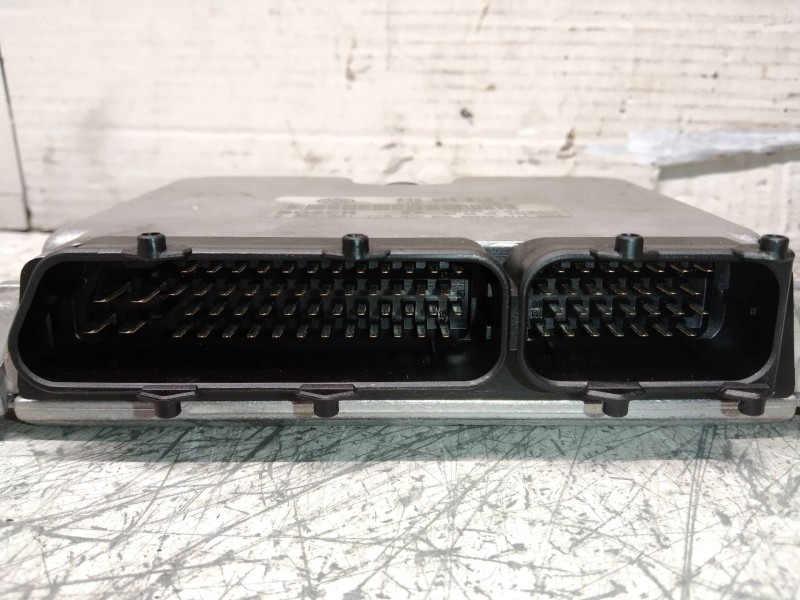 Recambio de centralita motor uce para volkswagen passat variant (3b5) comfortline referencia OEM IAM 0281001720 038906018P 