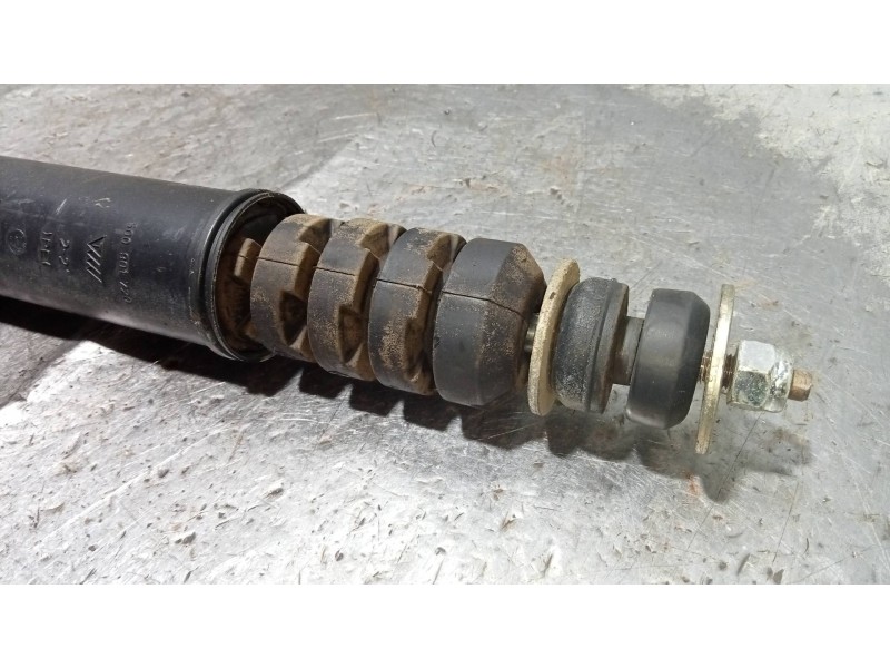 Recambio de amortiguador trasero derecho para dacia sandero podium referencia OEM IAM   