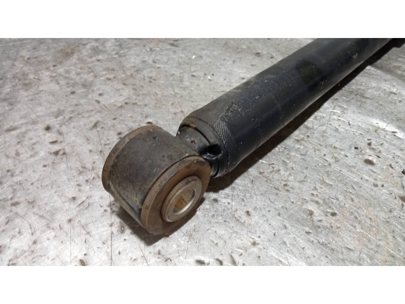 Recambio de amortiguador trasero derecho para dacia sandero podium referencia OEM IAM   