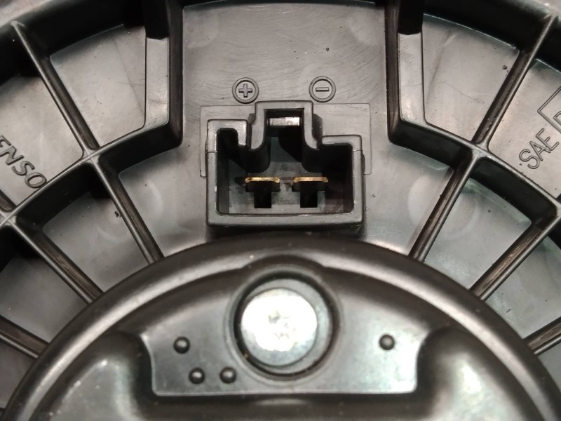 Recambio de motor calefaccion para toyota yaris (ksp9/scp9/nlp9) básico referencia OEM IAM AV2727000311  